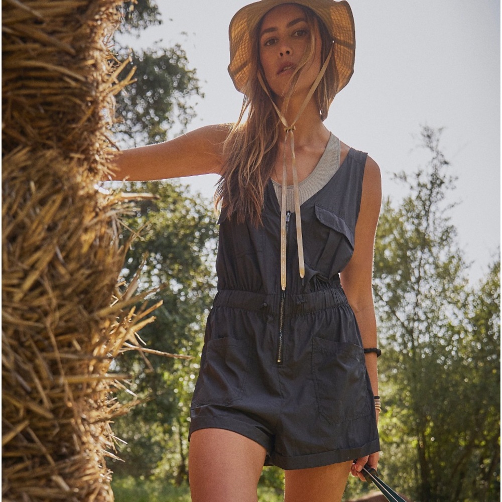 Free People Movement Noiseless Back on Trek Shortsie Medium M